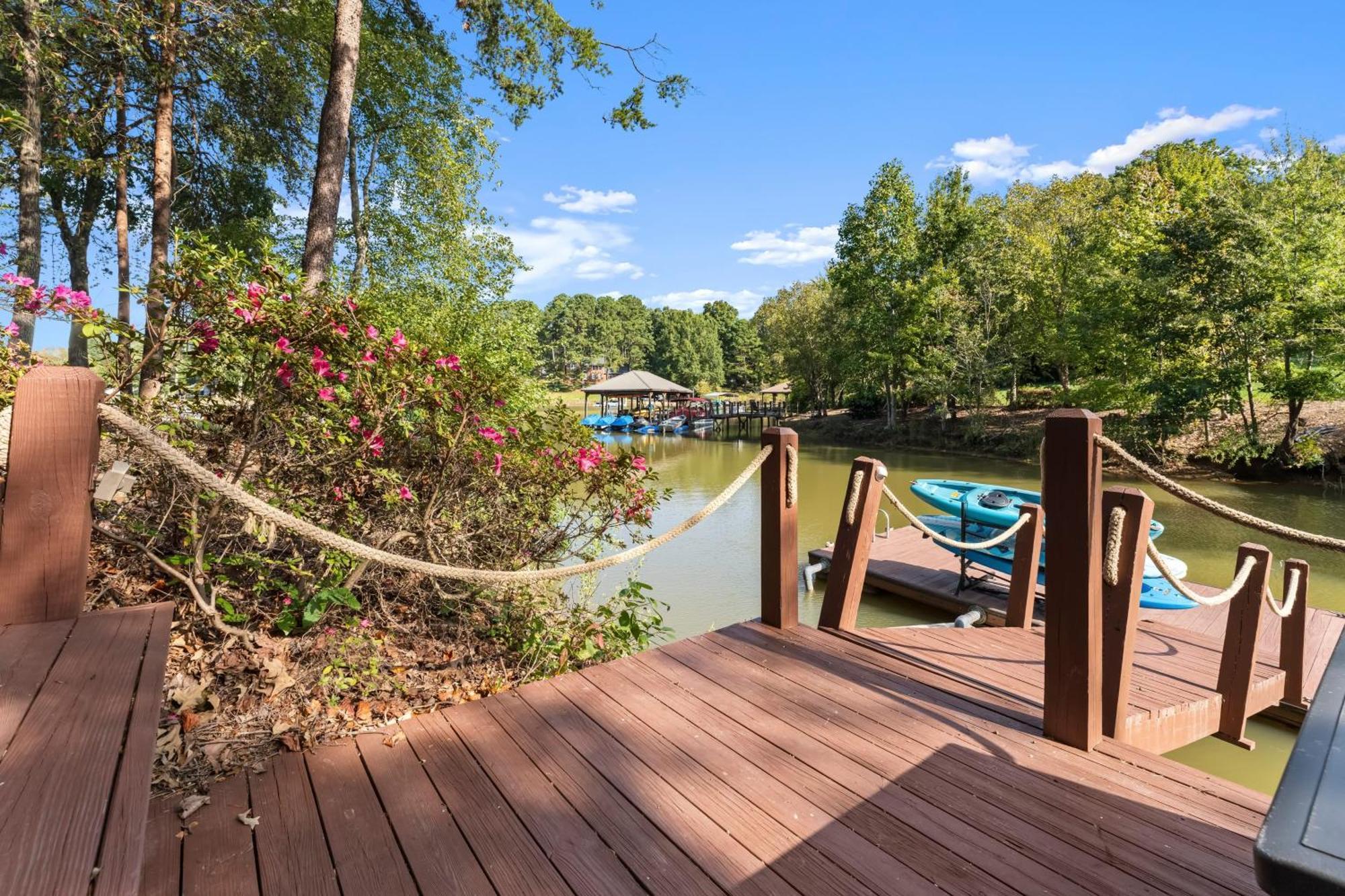Lakeside Landing By Avantstay Private Dock Mooresville Ngoại thất bức ảnh
